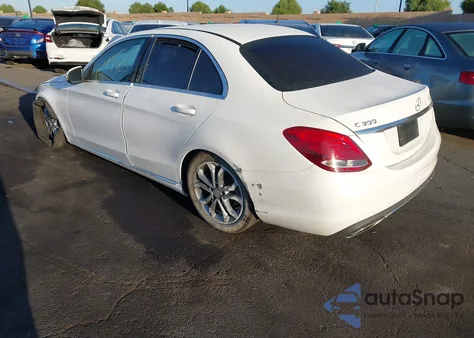 2015 Mercedes-Benz C 300 из США, поврежденный, VIN 55SWF4JB0FU081557
